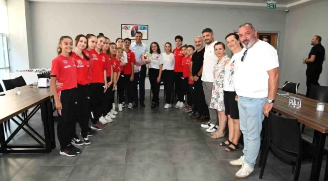 Manisa Büyükşehir Belediye Başkanı Ferdi Zeyrek, Aerobik Cimnastik Milli Sporcuları Ziyaret Etti