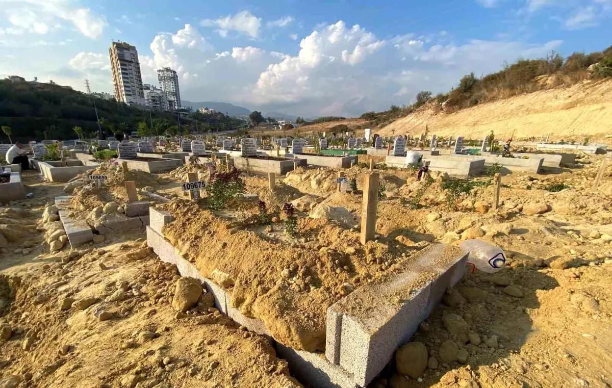 Dini Nikahlı Kocası Tarafından Öldürülen Kadın Defnedildi